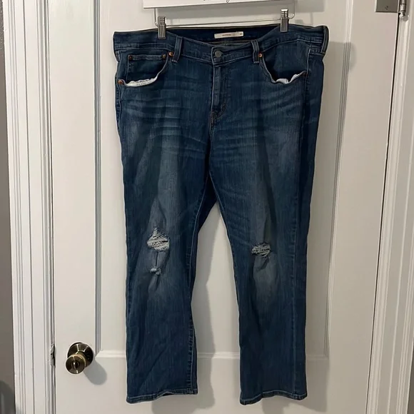 Levi’s Boyfriend Crop Jeans! - Picture 1 of 7